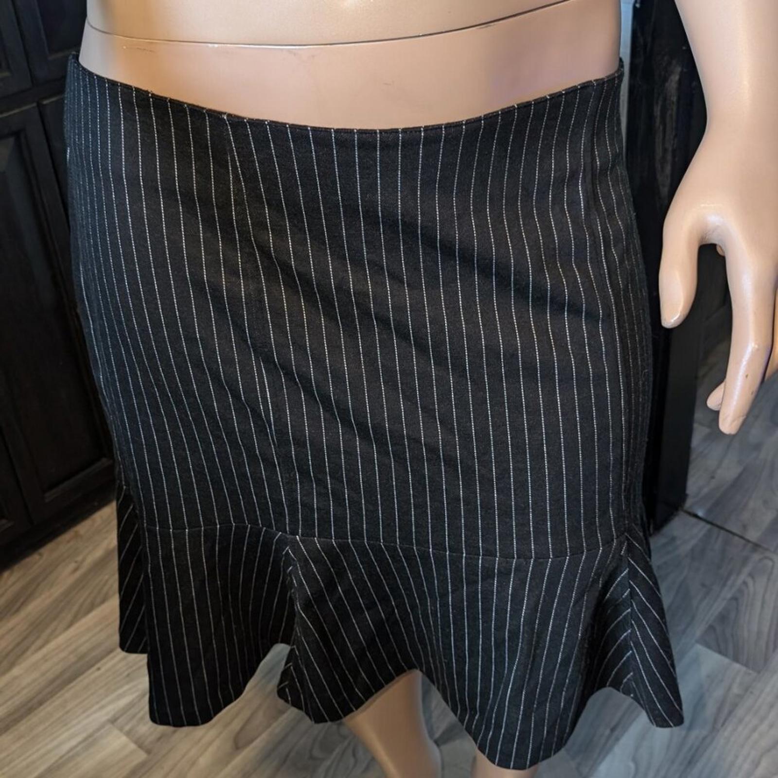 🖤 Lane Bryant Black Pinstriped Ruffle Hem Skirt (Size 22)